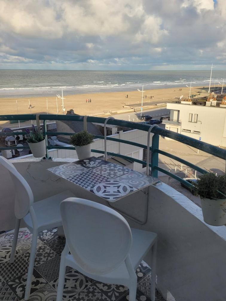 Studio Vue Mer Au Coeur De Malo Les Bains Pieds Dans L Eau Dunkirk Kültér fotó